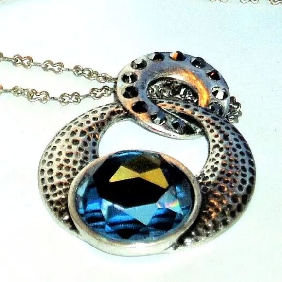 Lia Sophia Kiam Family Collection "Caleigh" Pendant Necklace, Cut Crystals, NWOT - Picture 8 of 10